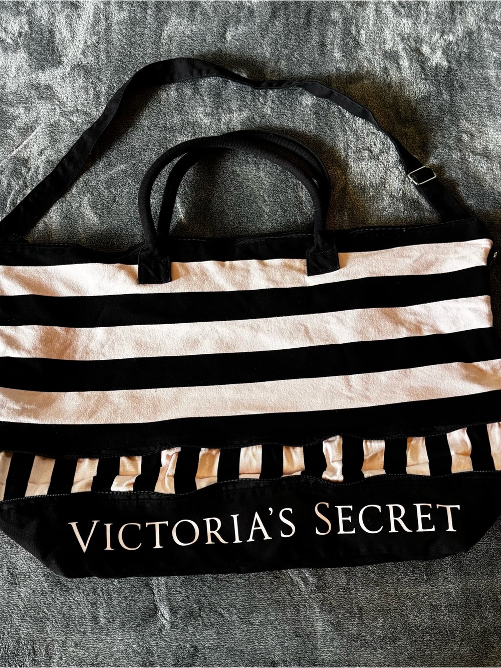 Victoria's Secret Expandable Weekender Travel Tote Bag Black White